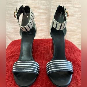 Tory Burch large stripe Carolyn Wedge Sandal Size 8.5